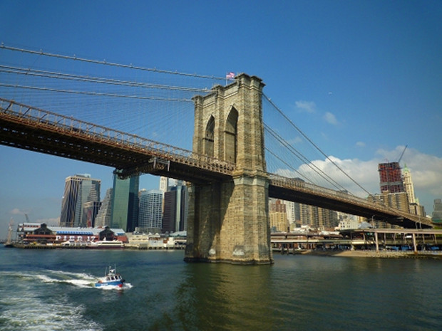 布鲁克林大桥（Brooklyn Bridge）