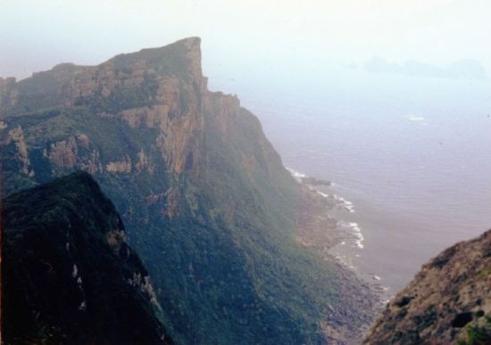 钓鱼岛山顶