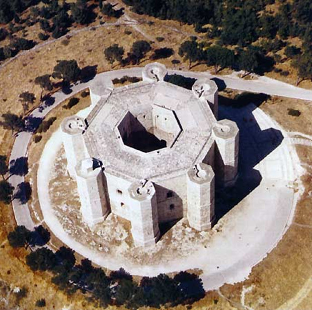 蒙特堡（castel del monte)